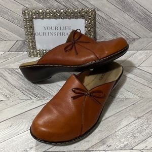 SoftSpots Slippers shoes size 81/2ww leather upper